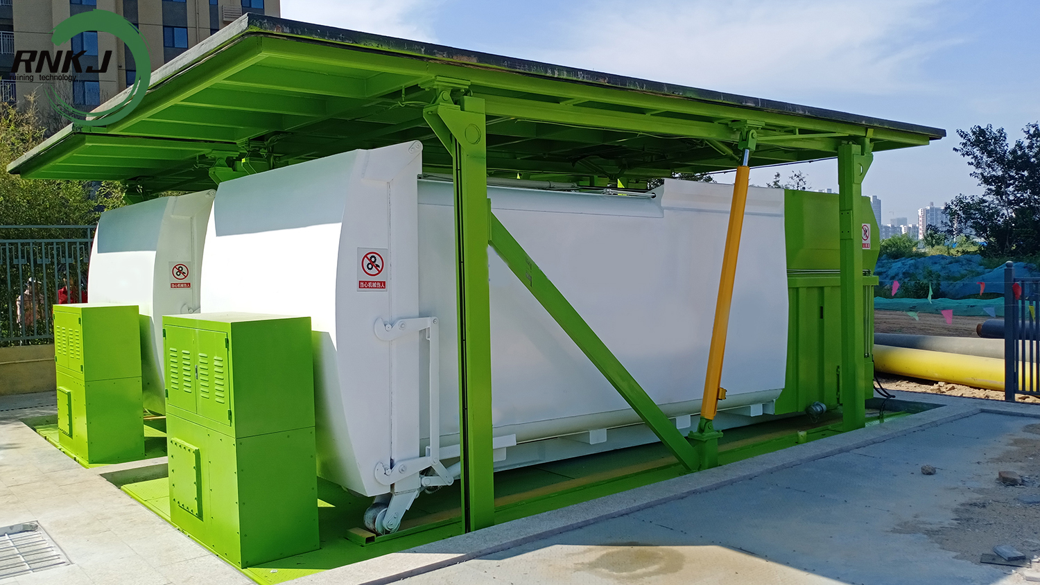 Underground garbage compactor Underground garbage compactor