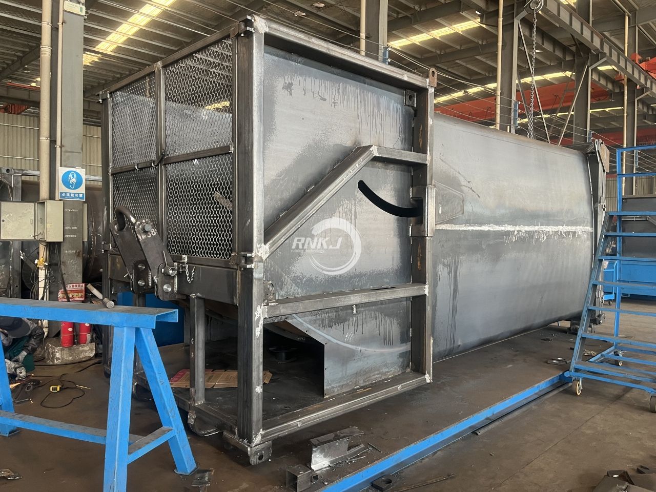 Mobile Garbage Compactor Mobile Garbage Compactor