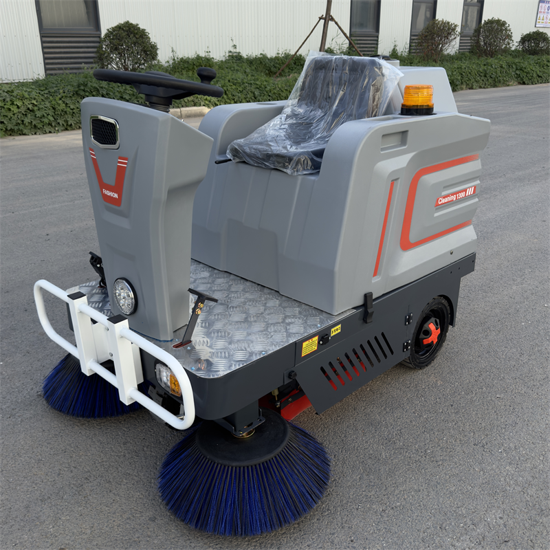 3 Wheel Road Sweeper