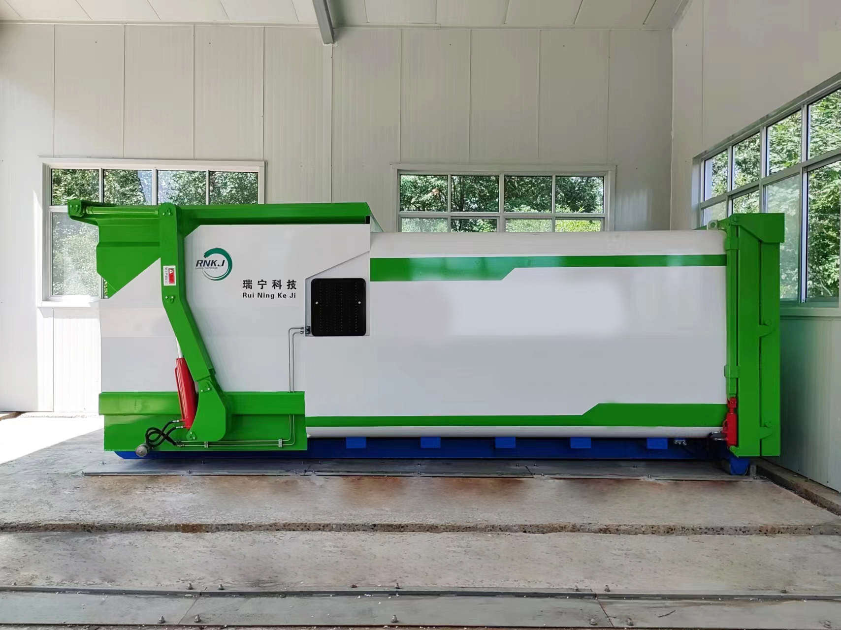 Hopper Trash Compressor