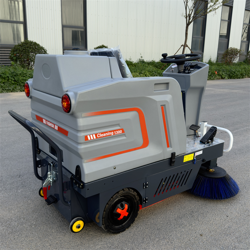 3 Wheel Road Sweeper