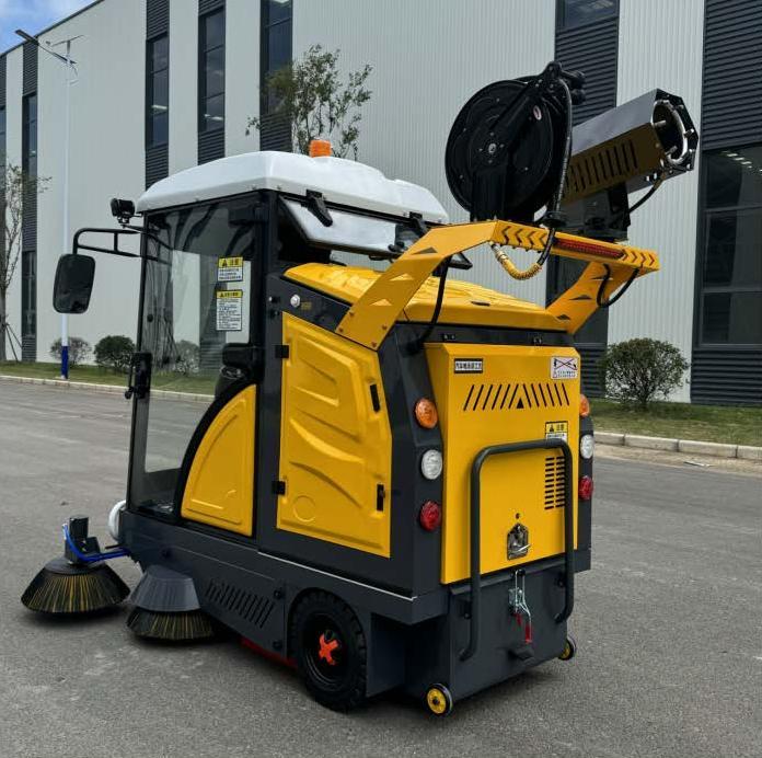 Ride On Street Sweeper