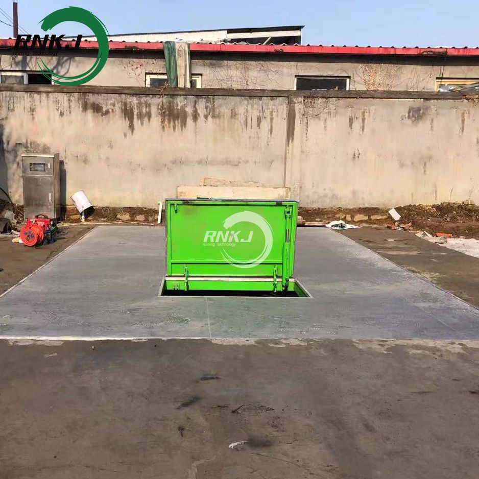 Underground garbage compactor (18)