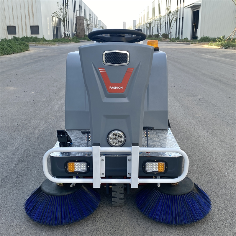 3 Wheel Road Sweeper