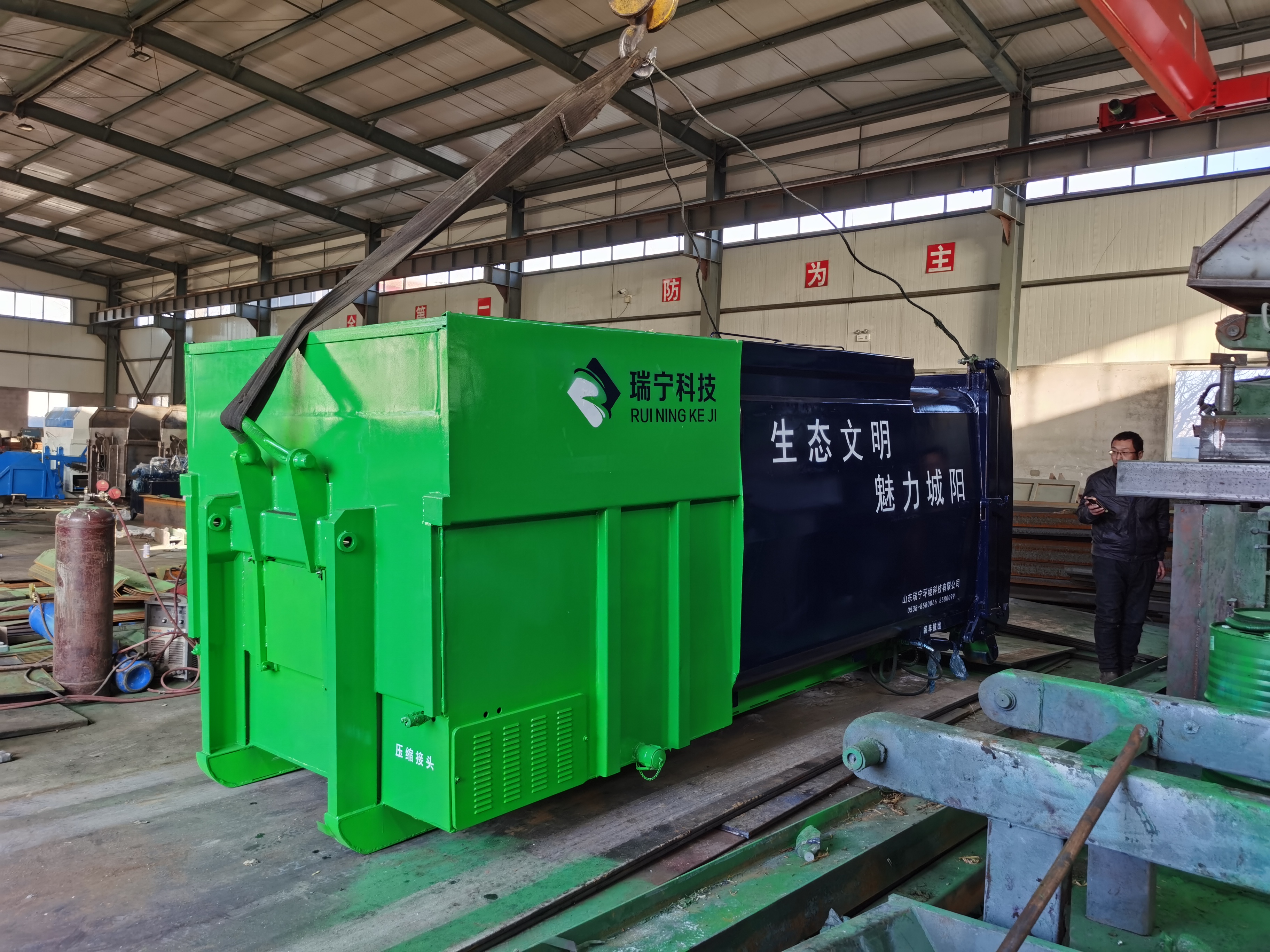 Hopper Waste Compression Station