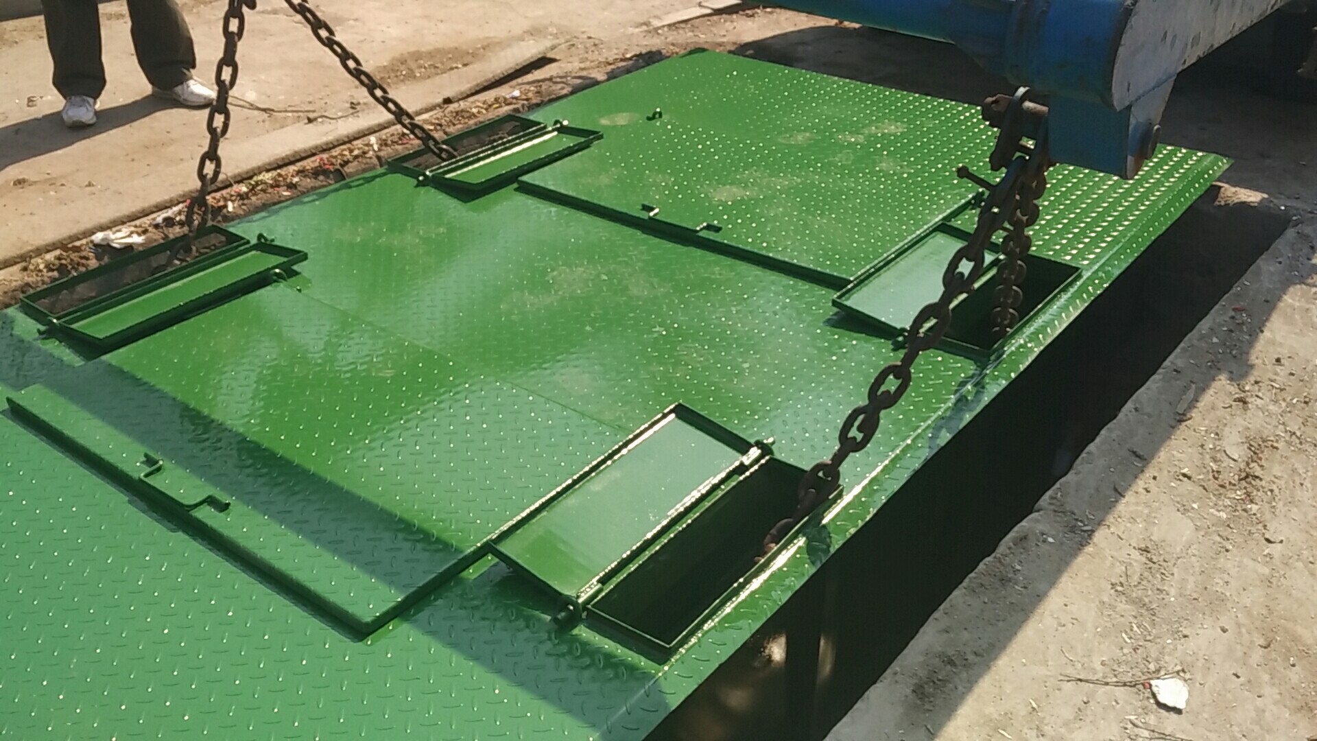 Unpowered Garbage Compression Station