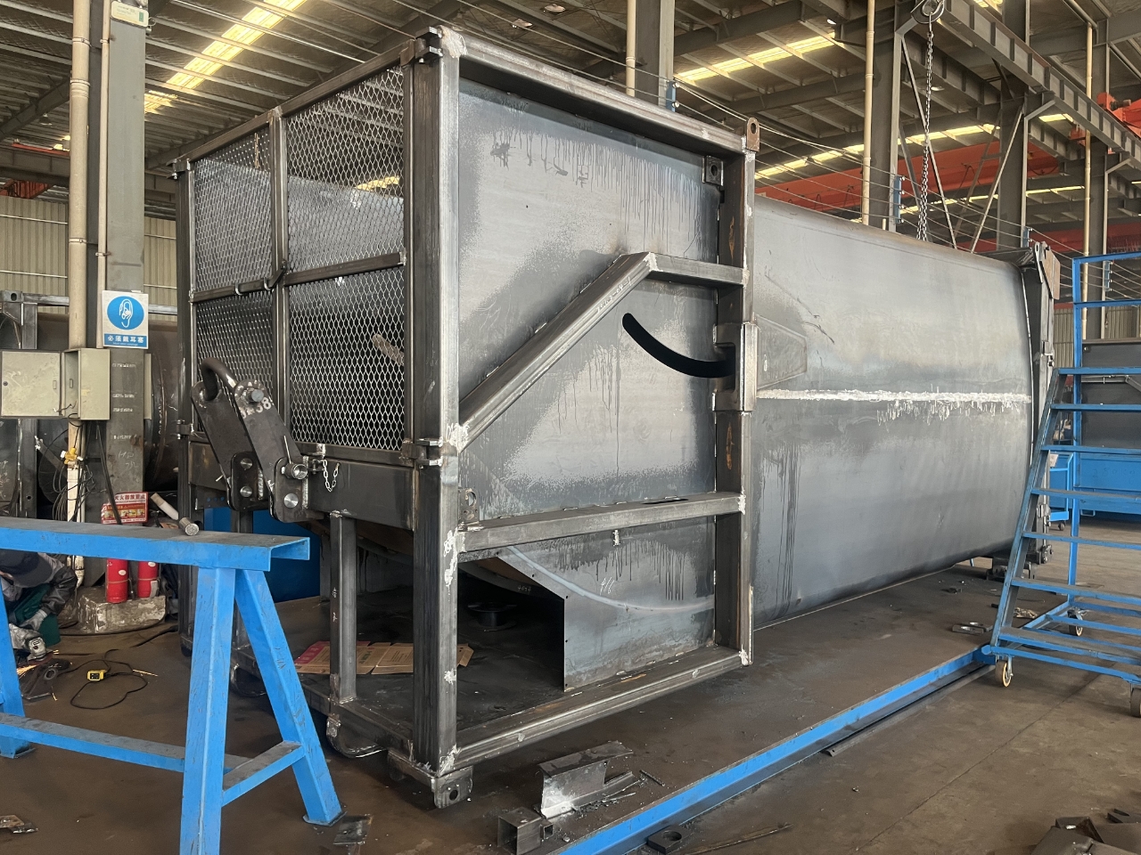 Mobile Garbage Compactor