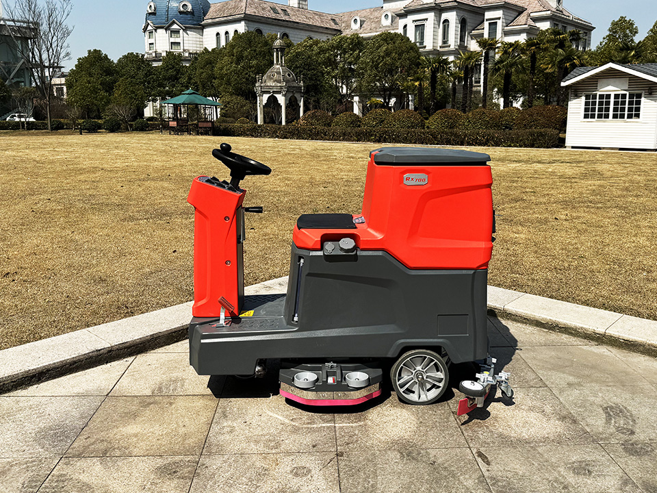 Floor Scrubber Machine