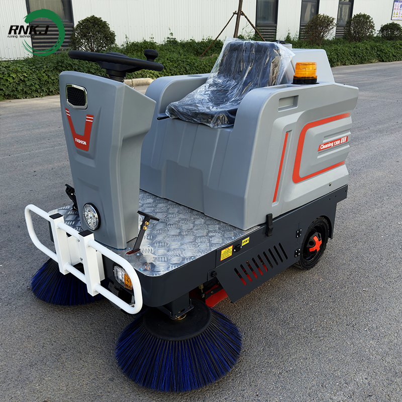3 Wheel Road Sweeper